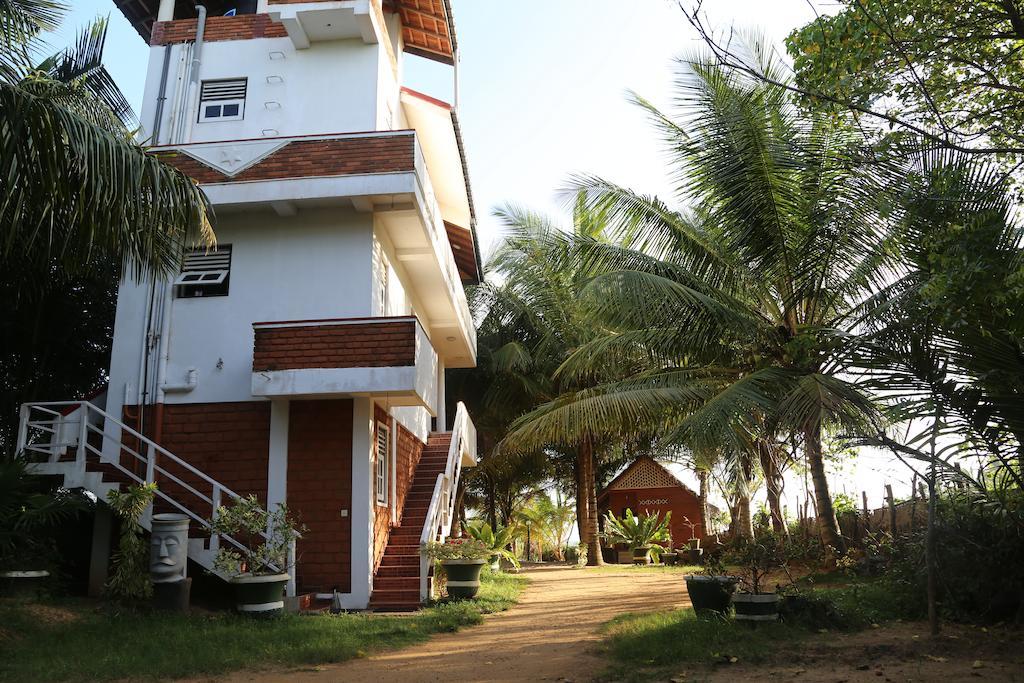 Lonely Beach Resort Tangalle Exterior photo