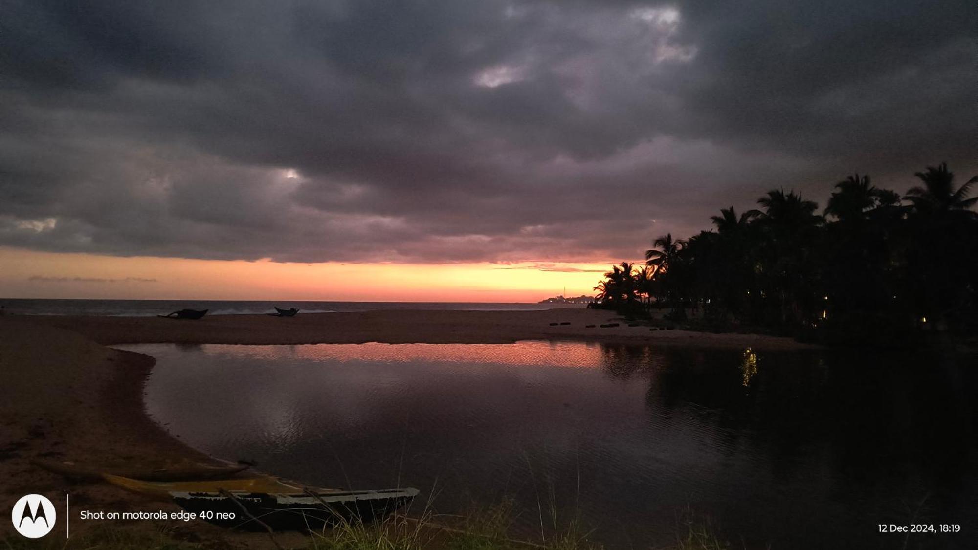 Lonely Beach Resort Tangalle Exterior photo