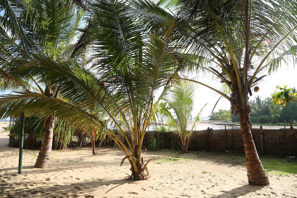 Lonely Beach Resort Tangalle Exterior photo