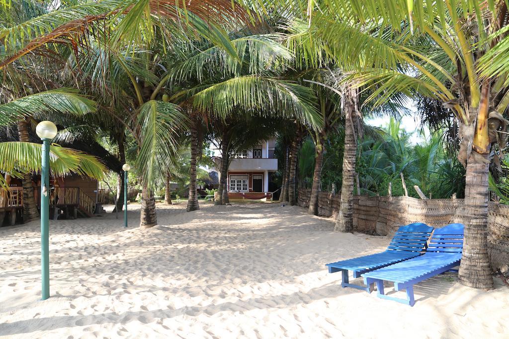 Lonely Beach Resort Tangalle Exterior photo