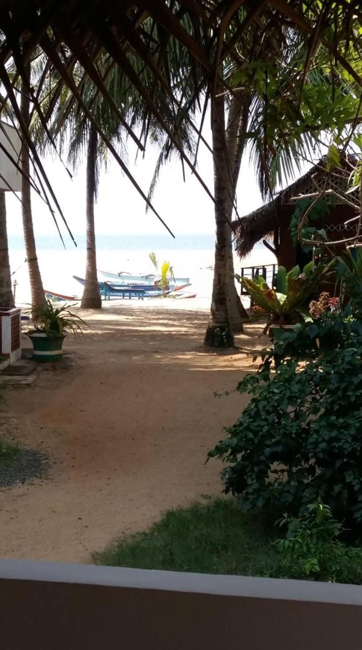 Lonely Beach Resort Tangalle Exterior photo