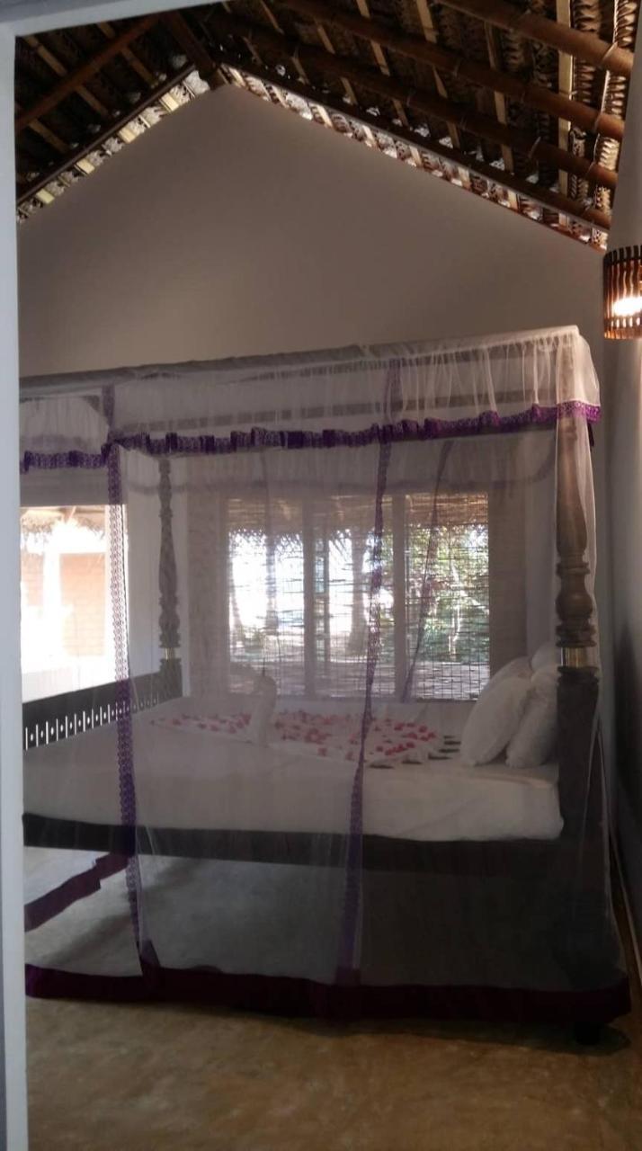 Lonely Beach Resort Tangalle Exterior photo
