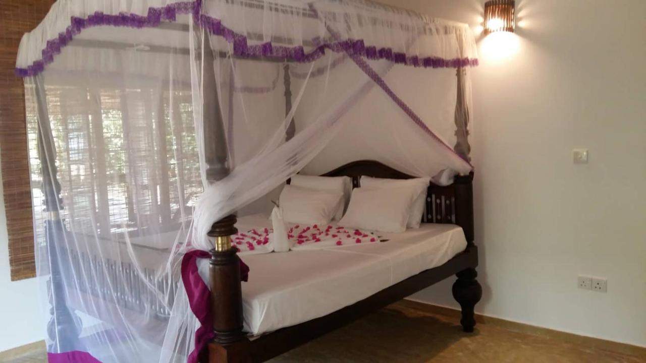 Lonely Beach Resort Tangalle Exterior photo